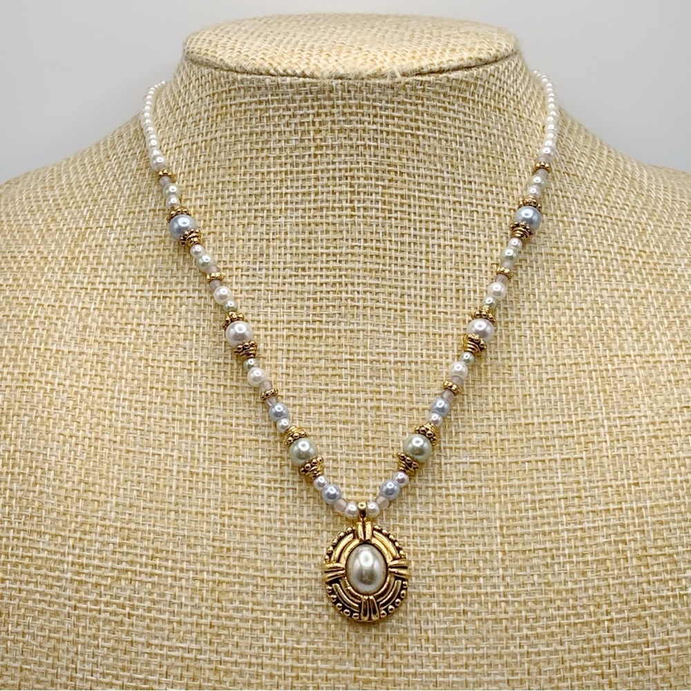 Vintage White and Gold Pearl Pendant Necklace